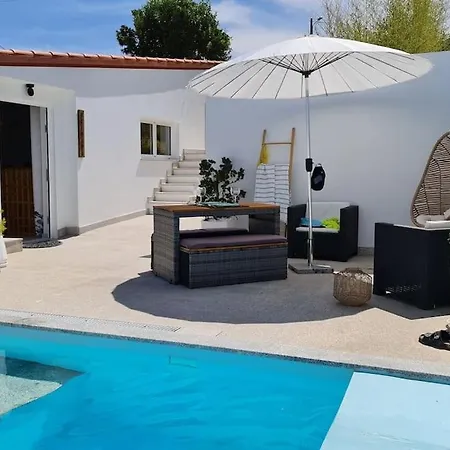 Piscine Balneotherapie Et Jacuzzi Entierement Privee Сasa de vacaciones *