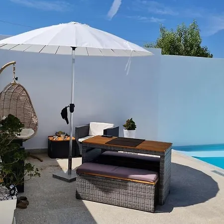 Prázdninový dům Piscine Balneotherapie Et Jacuzzi Entierement Privee