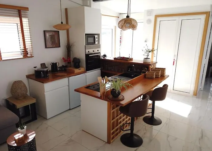 Piscine Balnéothérapie Et Jacuzzi Entièrement Privée